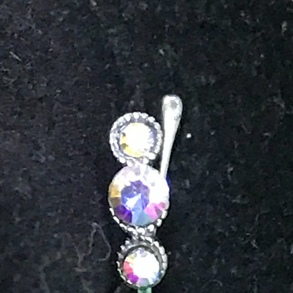 Two Clip On (No piercing needed) Earrings - Picture 3 of 16